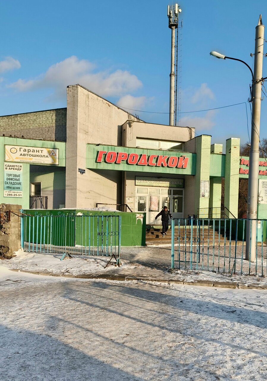 Вход в Городской торговый комплекс зимой